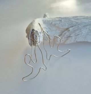 Elegantní stříbrné náušnice, zatím nejnovější přírůstek do ptačí rodinky. #sperk #šperky #jewellery #jewelery #earrings...